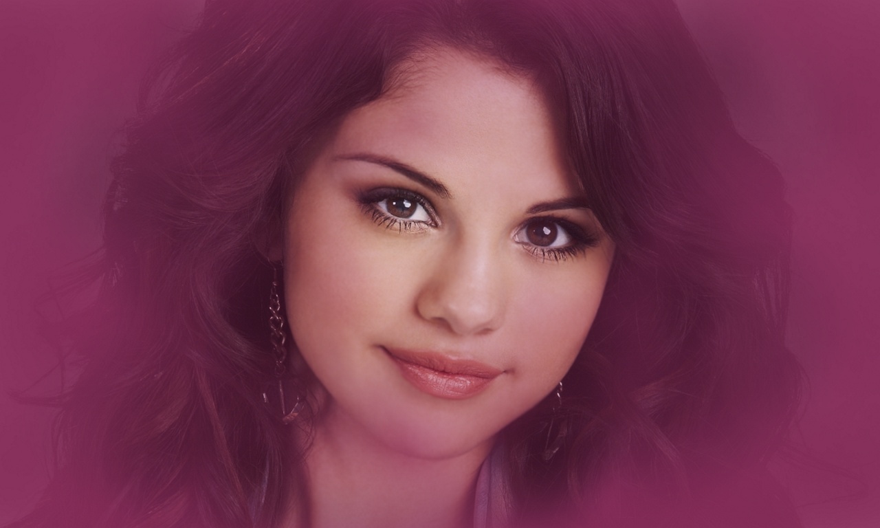 Selena Gomez 1280 x 786 wallpaper.